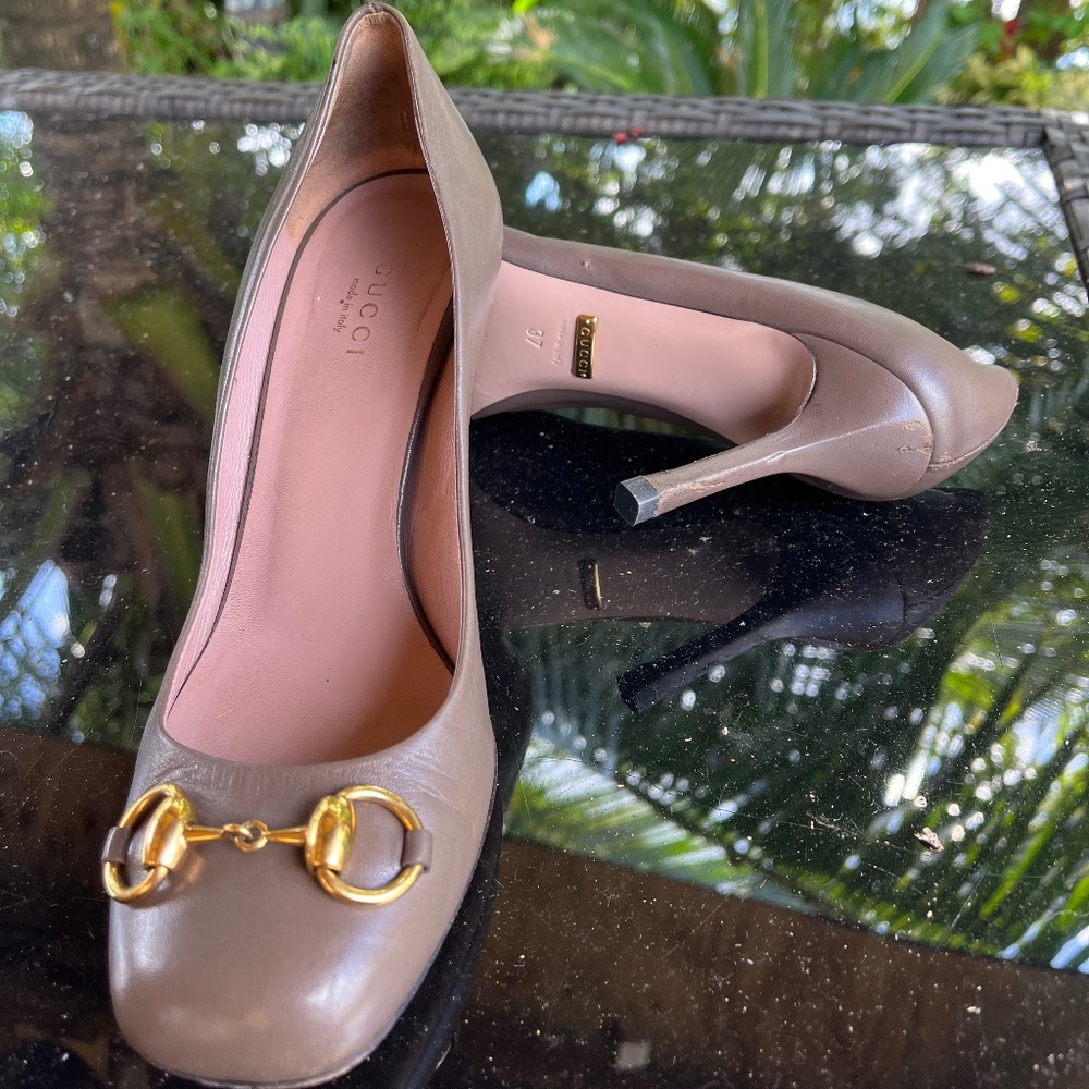Gucci leather pumps